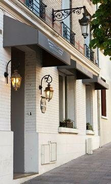 Гостиница Douglas в Нантере