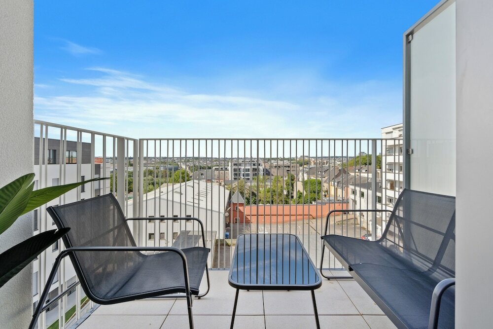 Фото Stylish Luxurious Apt w Pool & Gym Id214