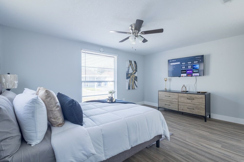 Фото Sleeps 6 Hot Tub Fenced Yard Cozy Chic