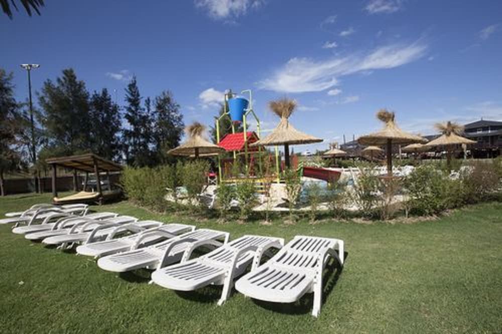 Фото Howard Johnson by Wyndham San Pedro Resort & Marina