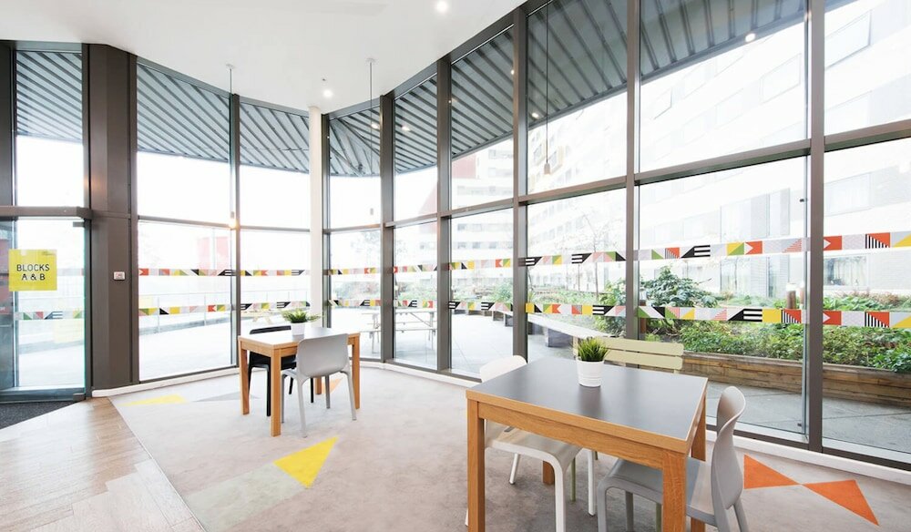Фото Vibrant Rooms for Students Only - London