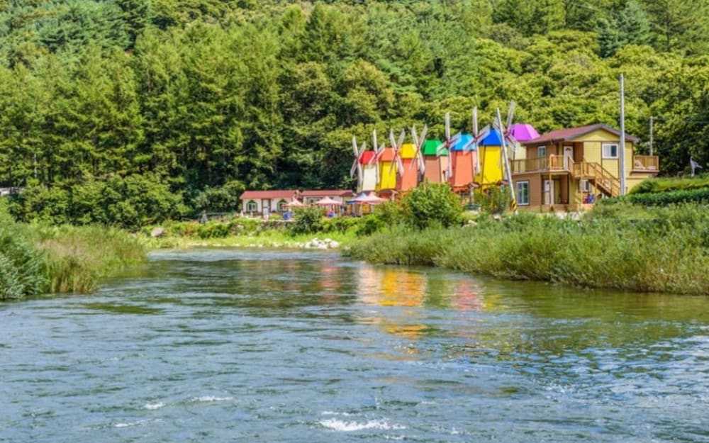 Фото Geochang Windmill Village Pension