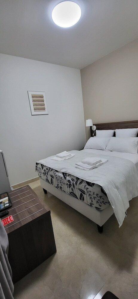 Фото Square Hôtel - Nimes