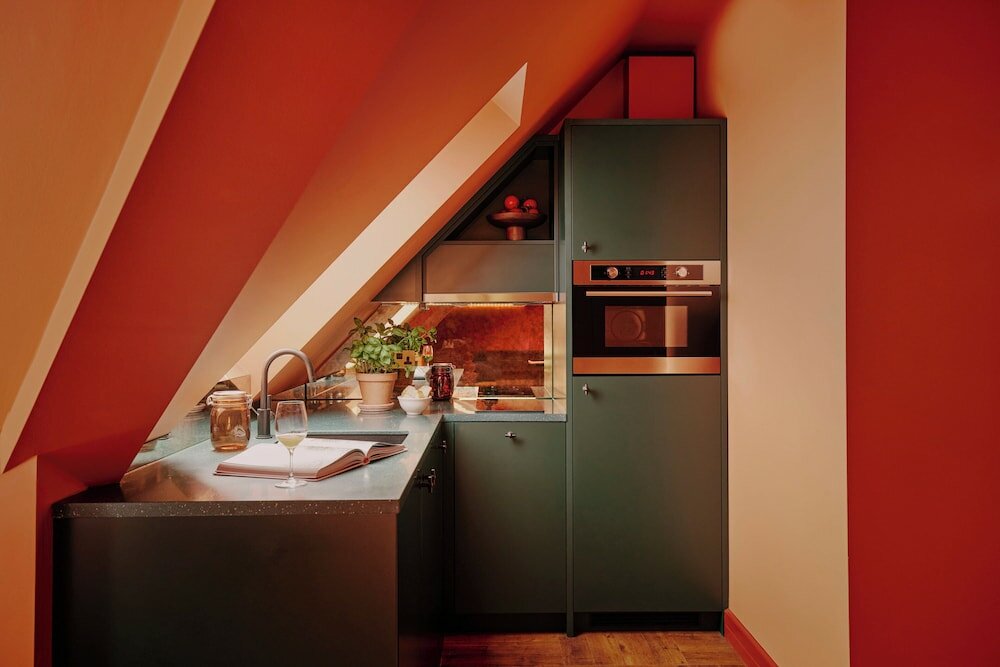 Фото Ember Locke Kensington