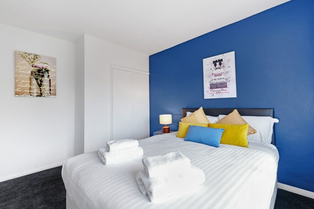 Фото Brambles House West Drayton 3 Bedroom