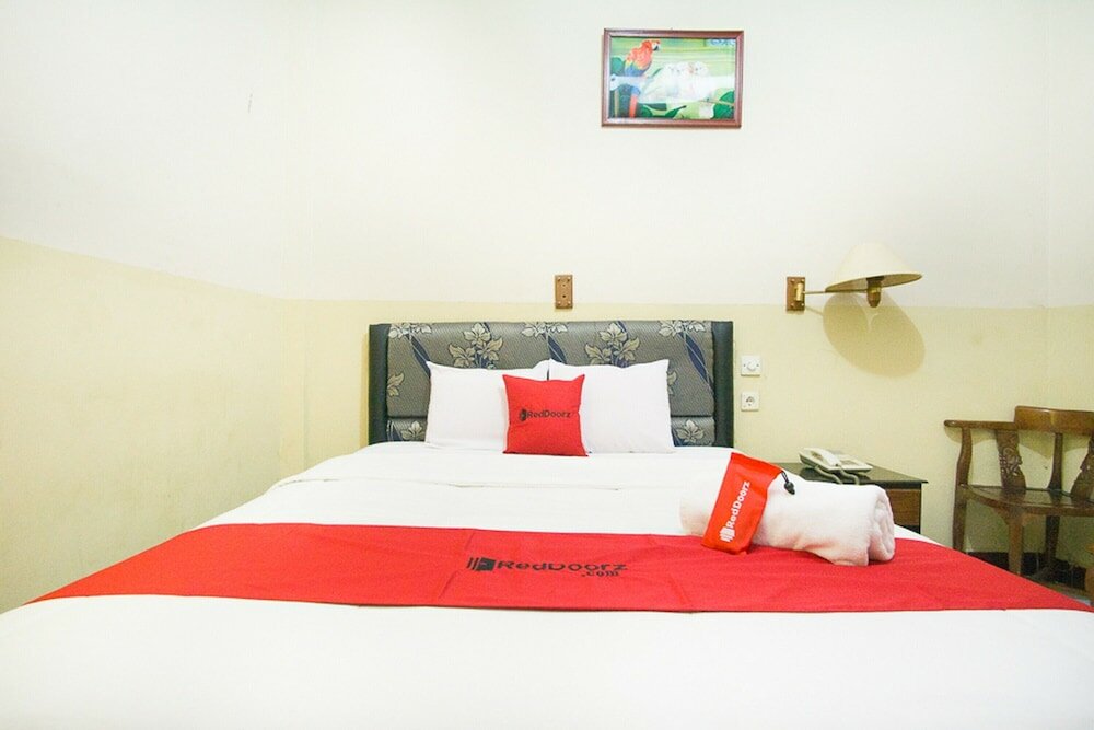 Фото RedDoorz Plus near Pelabuhan Bitung