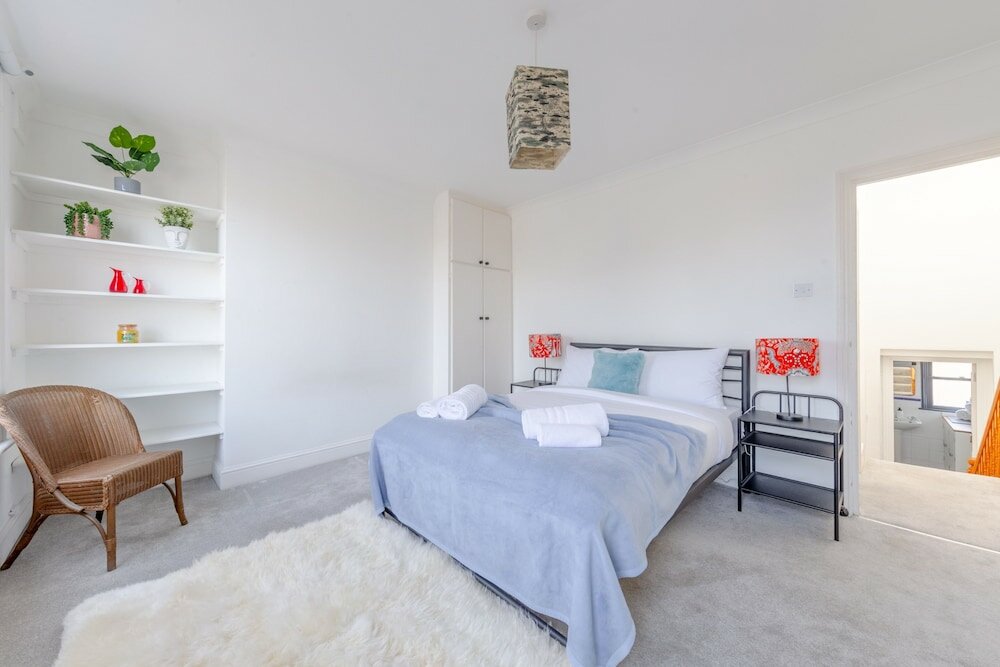 Фото Spacious 3 Bedroom Flat in Brixton