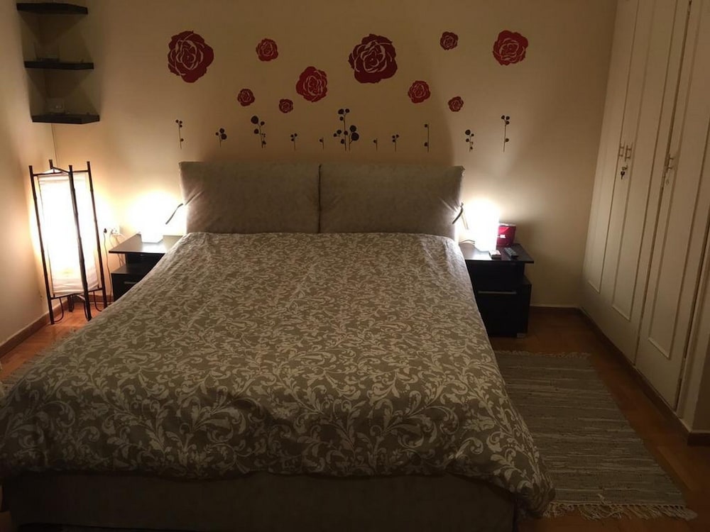 Фото Charming Cozy Apartment in Athens - Park view