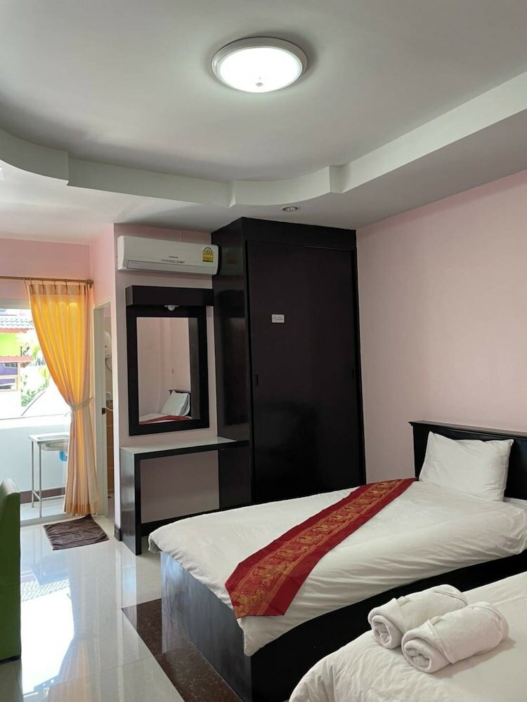 Фото OYO 75399 Choktipparat Place