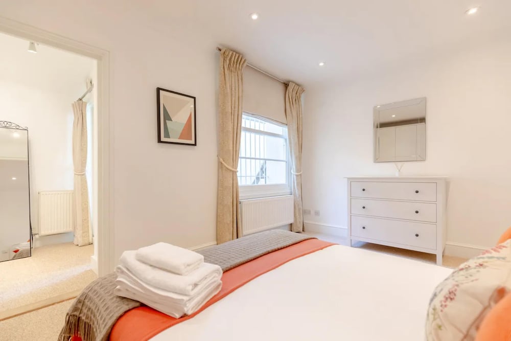 Фото Beautiful & Modern 3 Bedroom Flat - Pimlico!