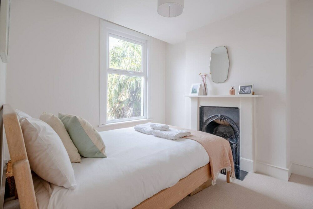 Фото Beautiful Minimalistic 2bd House - Victoria Park