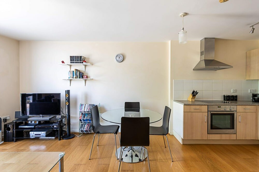 Фото Modern 1 Bedroom Apartment in West London