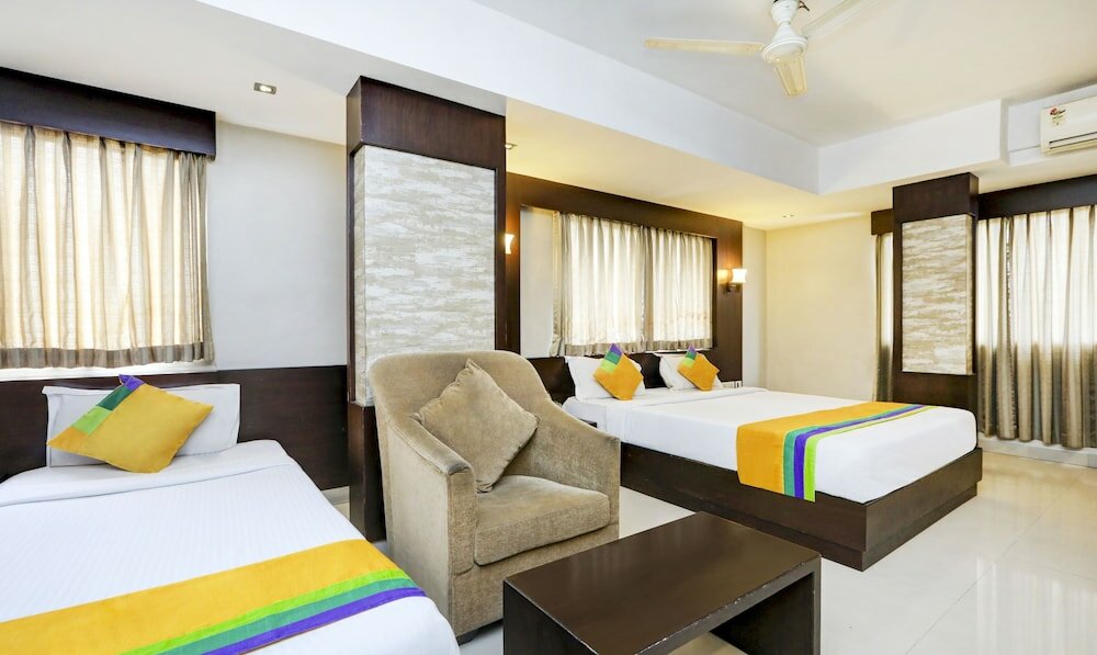 Фото Itsy by Treebo - Greenwood Inn And Suites