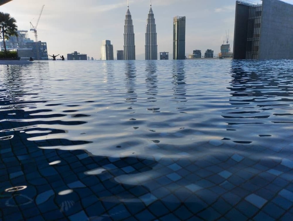 Фото Eaton Residences Klcc by Luna