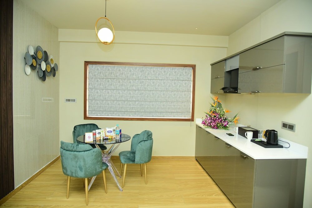 Фото Lazdana Hotel Bangalore