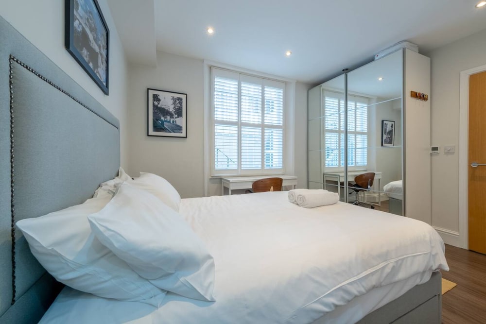 Фото Stylish 2 Bedroom Apartment in Chelsea With Garden