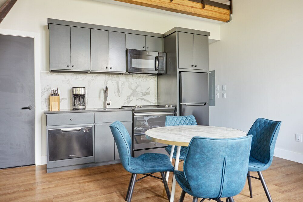 Фото Sonder Antiques Warehouse