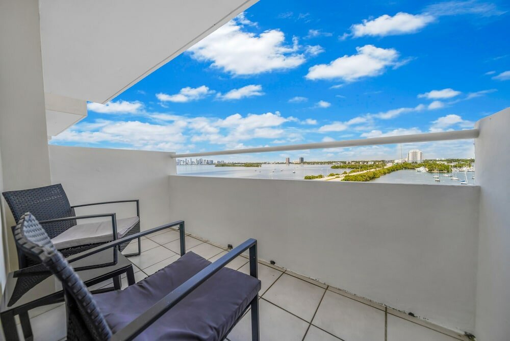 Фото Waterfront One-Bedroom Apt