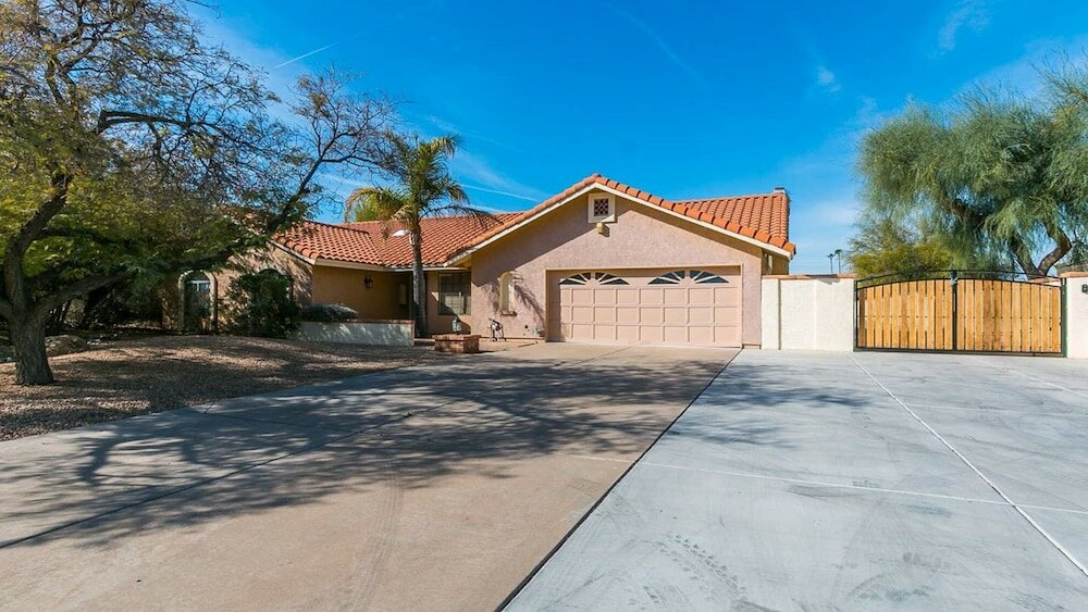 Фото North Phoenix 6 Bedroom With Guest House & Pool!