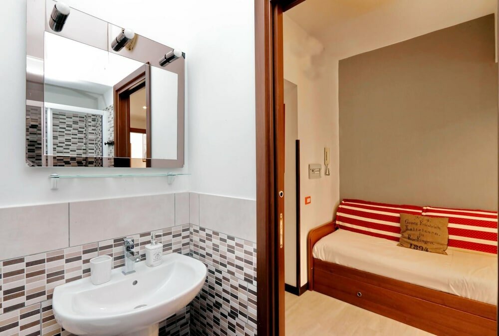 Фото Cavour Square Apartment