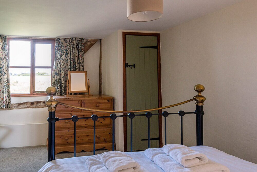 Фото Granary Cottage, Valley Farm Barns Snape