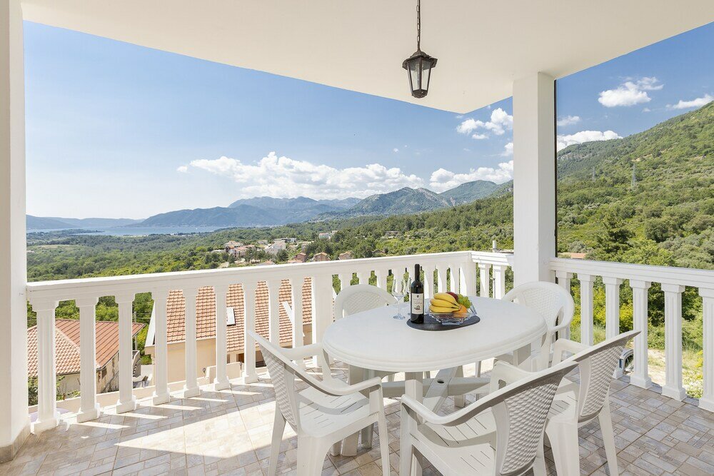 Фото Crystal Sky Apartments