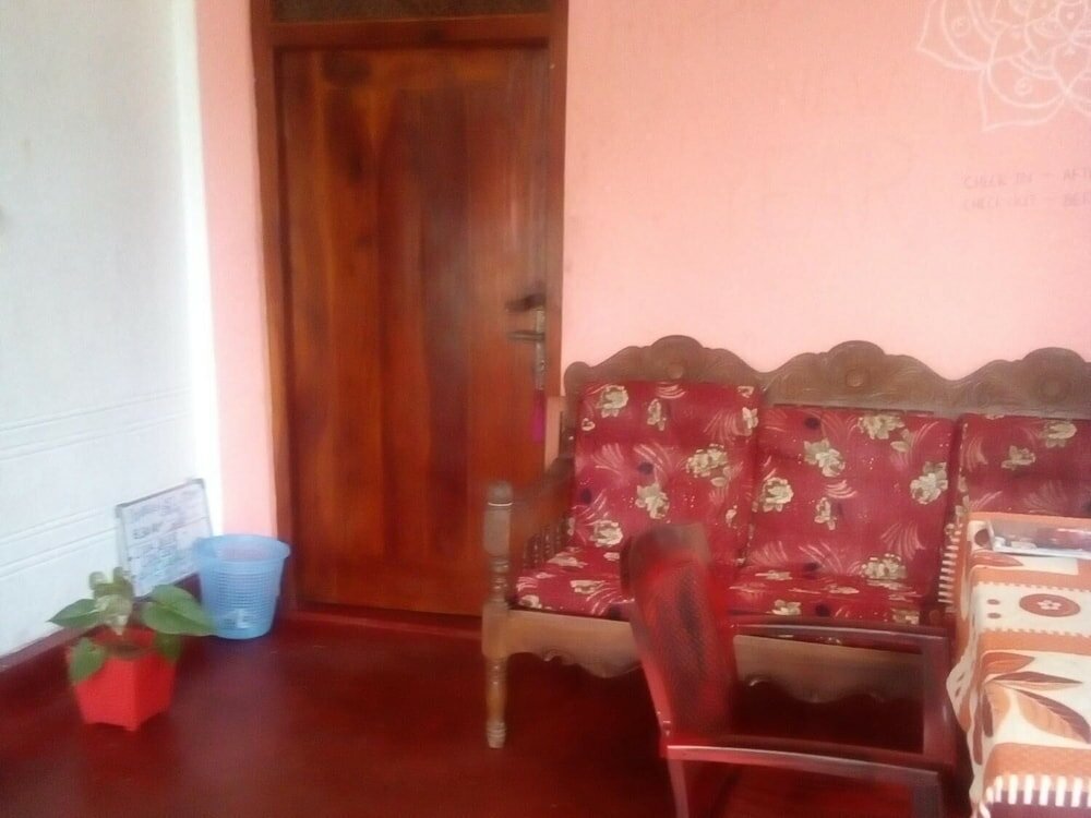 Фото Thevindu guest & red mud resturent