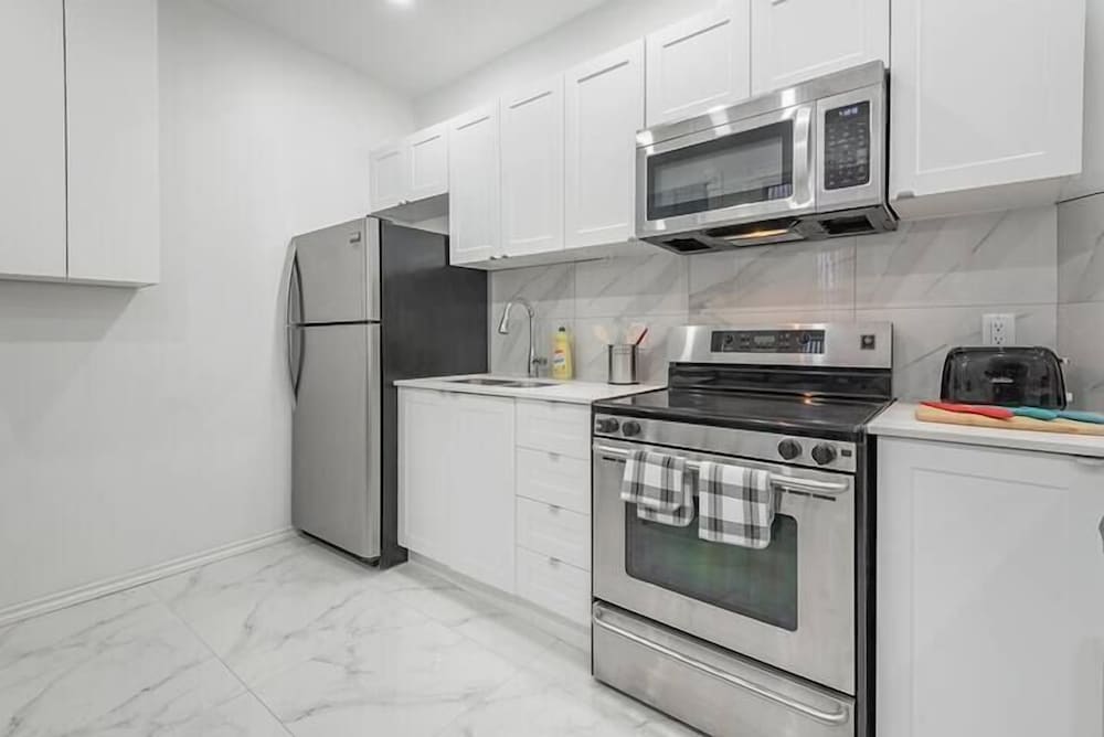 Фото Huge and Lovely 16br Apt