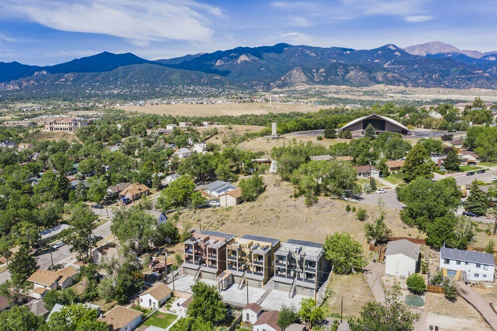 Фото Downtown Skyline Rooftop Patio Modern Townhome