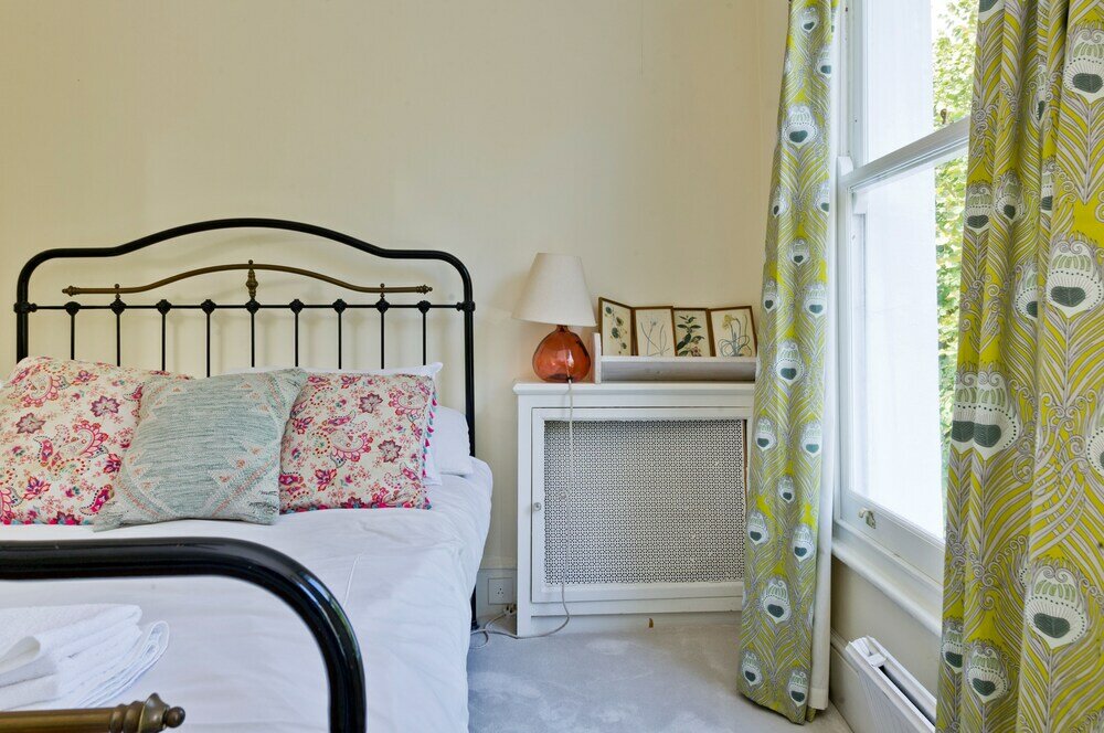 Фото Spacious Family House With Garden Near Battersea Park by Underthedoormat