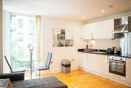 Capacious Two bed Apt in Canary Wharf