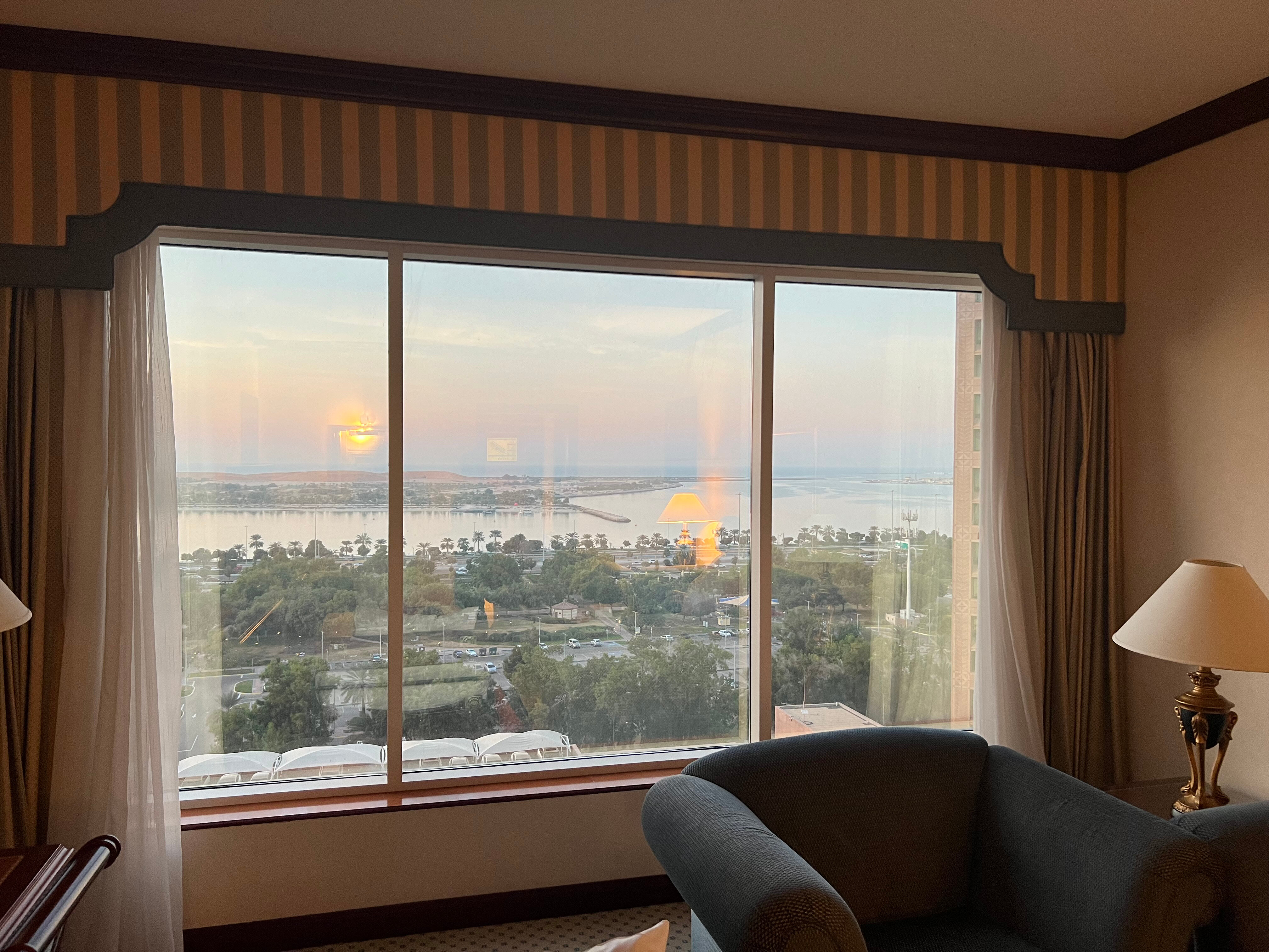 Фото Corniche Hotel Abu Dhabi