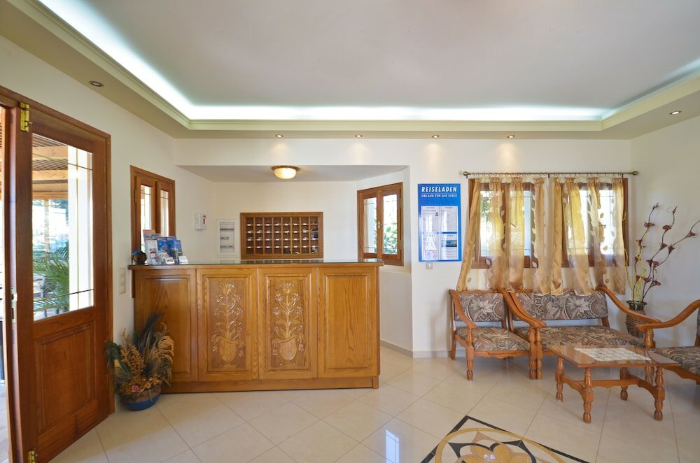 Фото Birikos Studios & Apartments