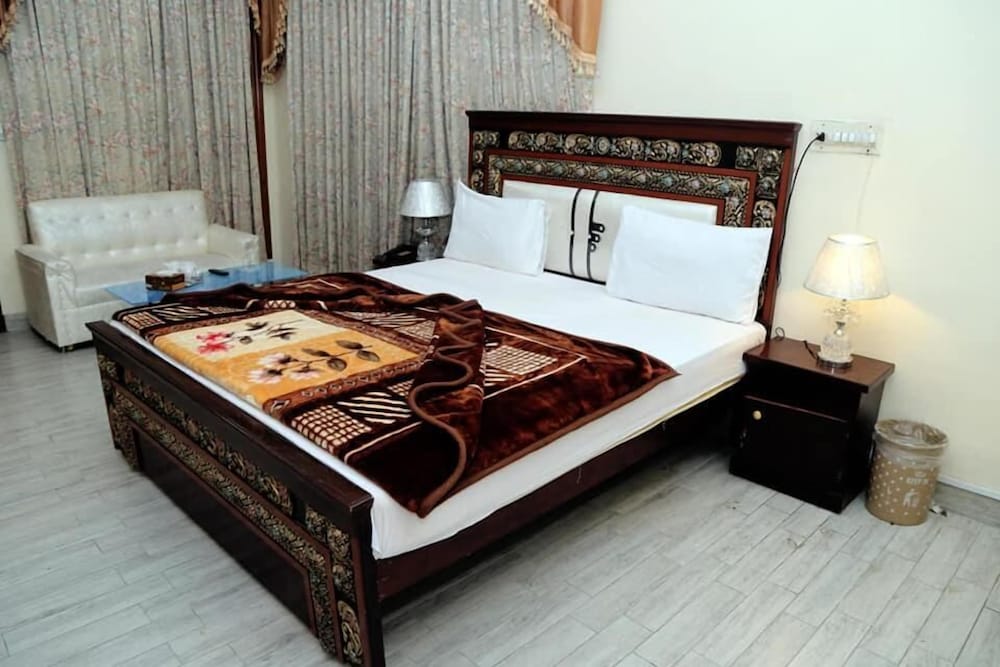 Фото Hotel Aarsh Palace