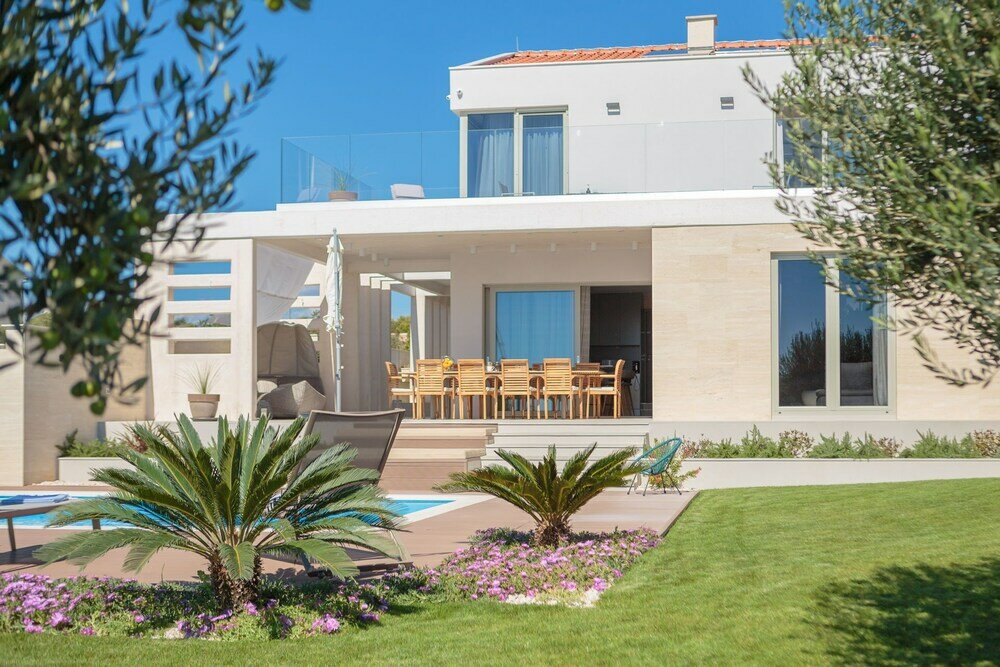 Фото Luxury Villa Cinderella with Swimming Pool