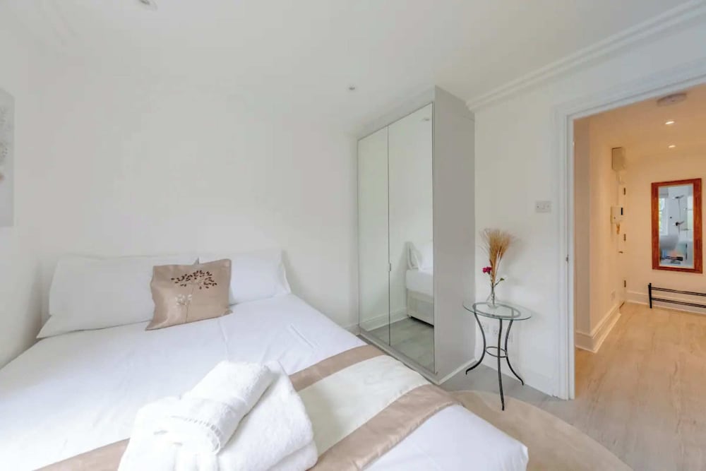 Фото Chic & Peaceful 2bd Flat - Hampstead