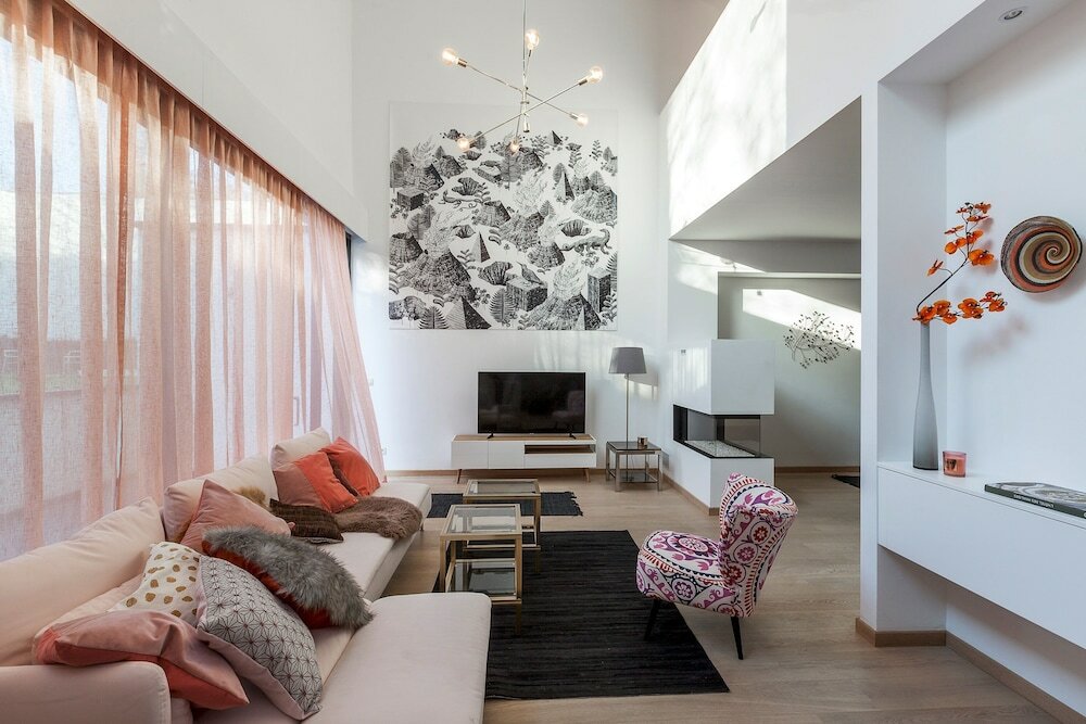 Фото Unit 4 - Spacious Smart Home Triplex Private Garden & Parking