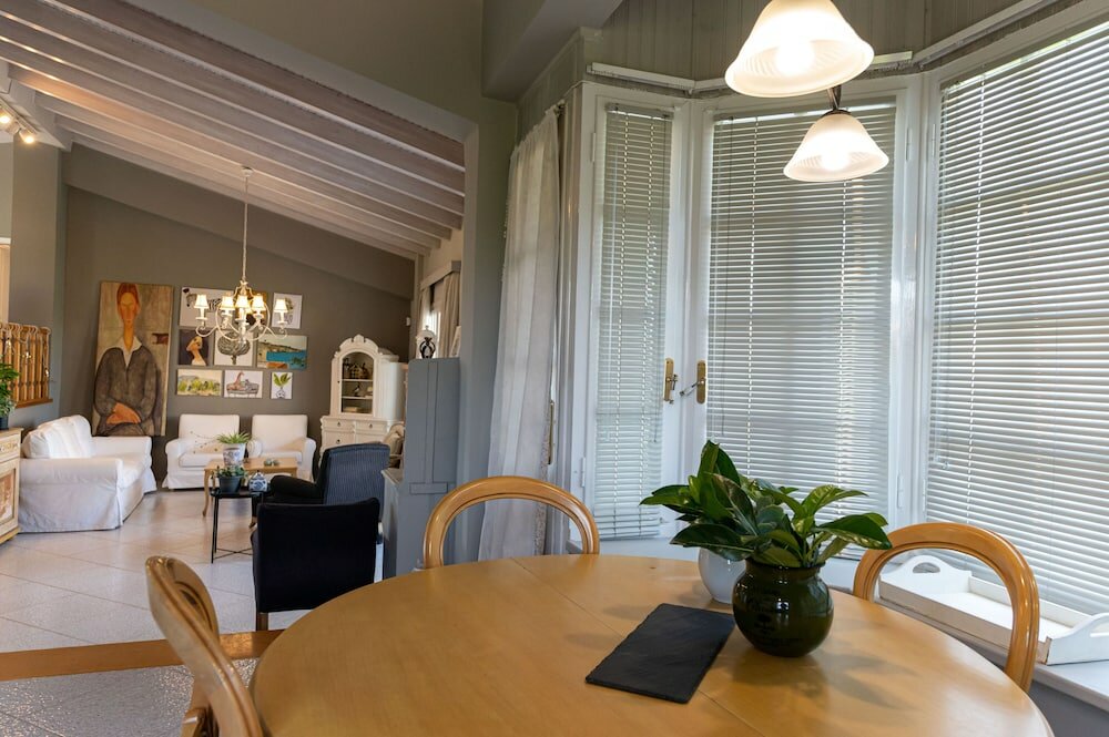 Фото Serene Seaside Bliss - Lush & Secluded Garden Oasis