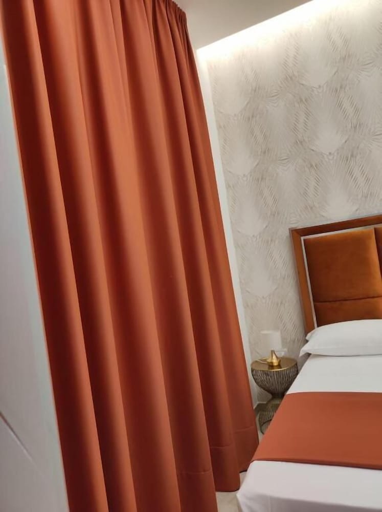 Фото Twin Towers Naples Luxury