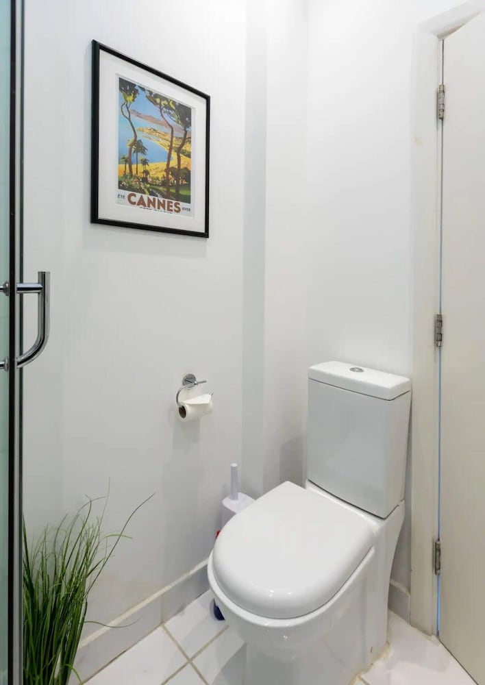 Фото Spacious and Bright 2 Bedroom Flat in Maida Vale