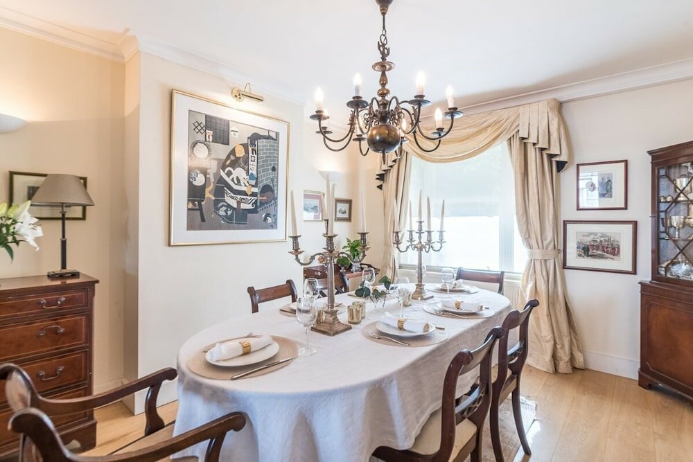 Фото Elegant 3 Bedroom Home Located in South Kensington