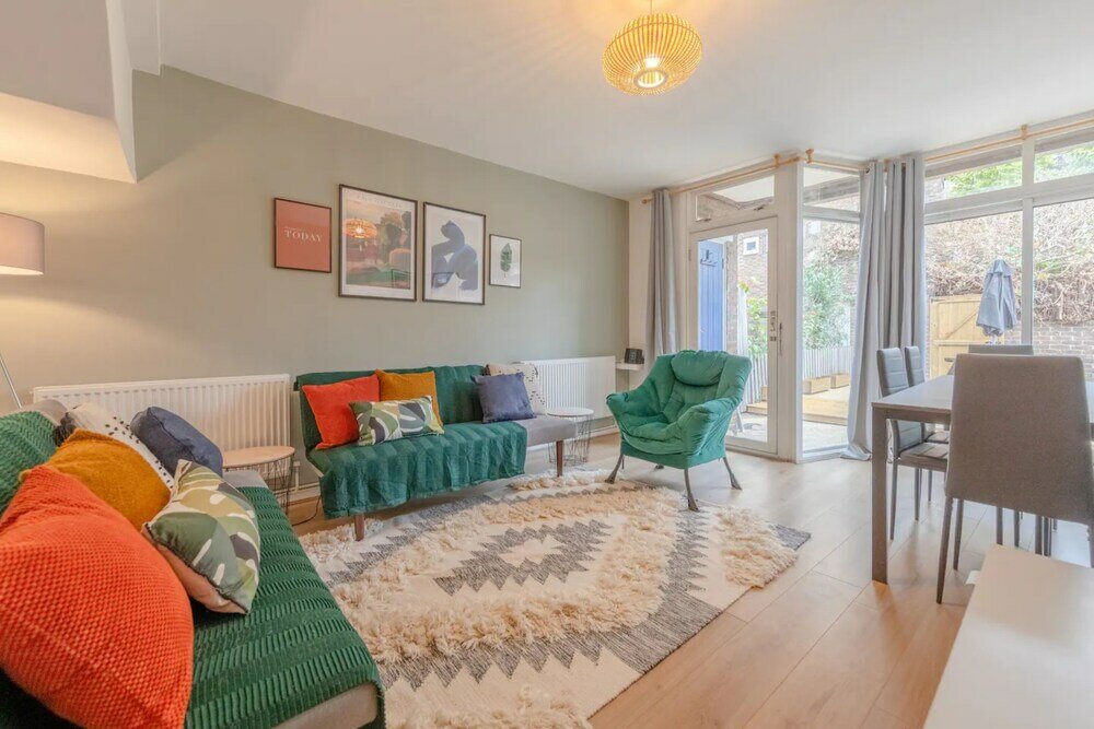 Фото Central 3 Bedroom House With Garden