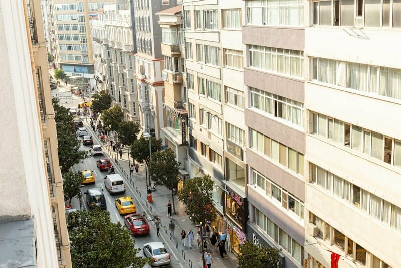 Апартаменты Central and Chic Flat on Rumeli Street Nisantasi в Шишли