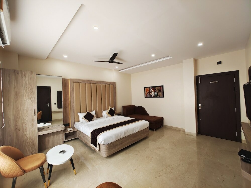 Фото Radha Residency by ShriGo Hotels