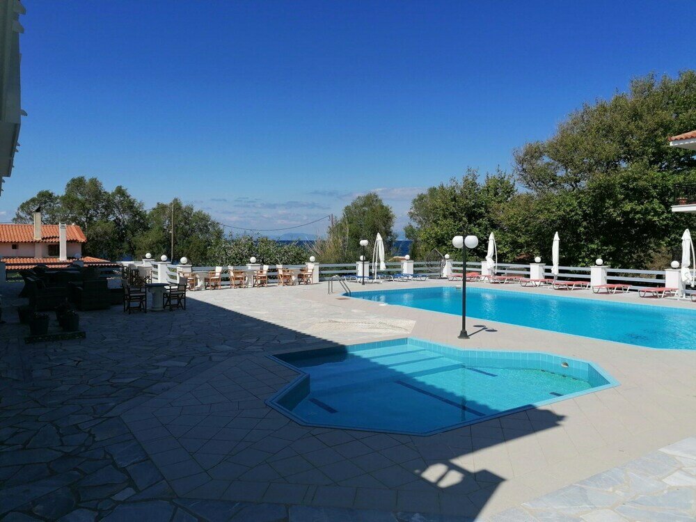 Фото отеля 2