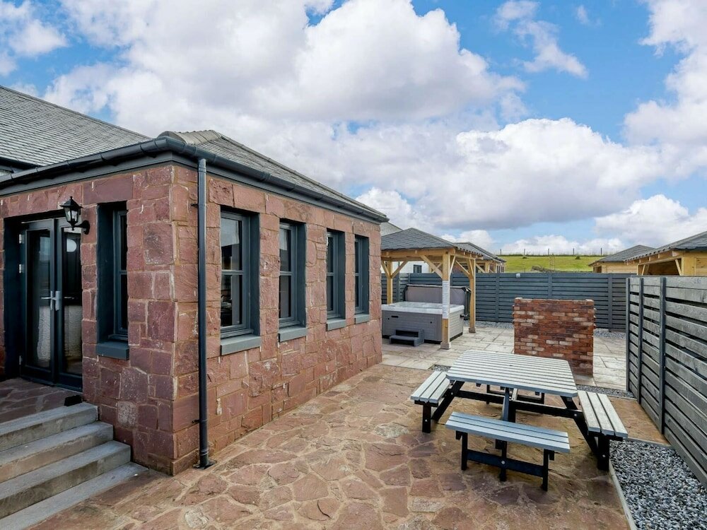 Фото Westertonhill Holiday Lodges