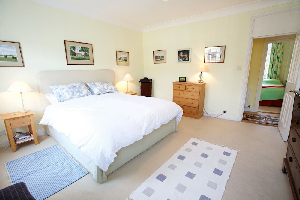 Фото Altido Luxurious 2br flat in Pimlico, near Warwick sq