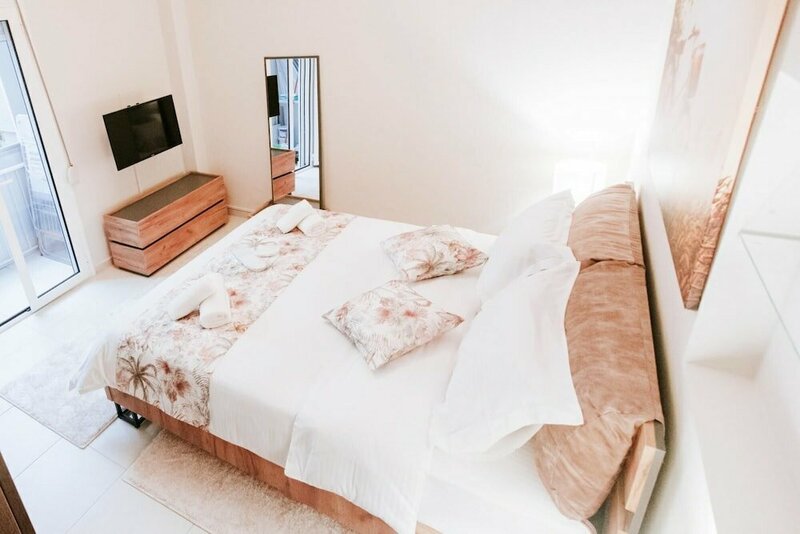 Гостиница Best House Ellinos Stratiotou Ayia Patra в Патрах
