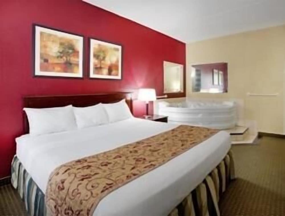 Фото Ramada by Wyndham Bettendorf