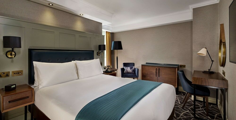 Фото 100 Queen's Gate Hotel London Kensington, Curio Collection by Hilton